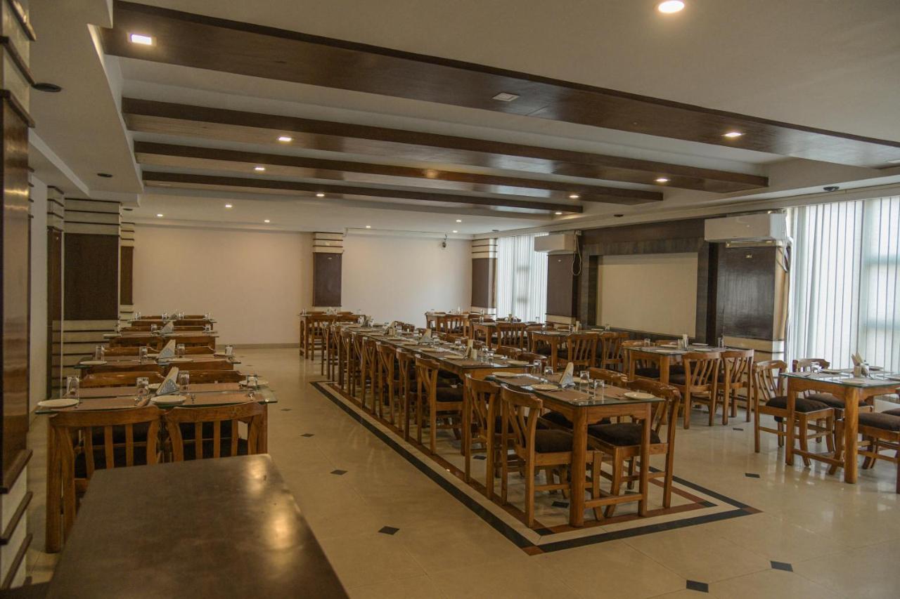 Hotel Earl Grey Jorhāt Kültér fotó