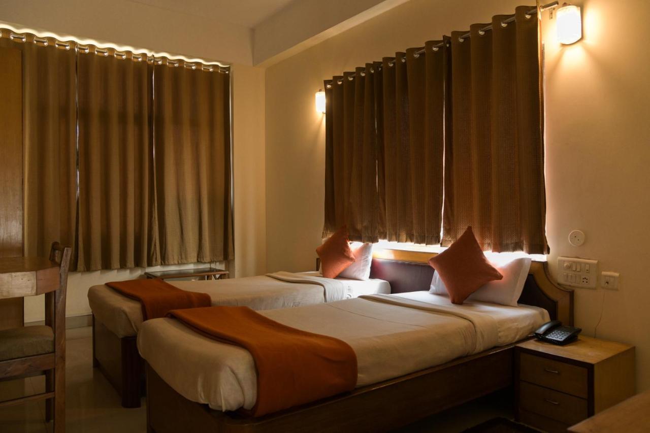 Hotel Earl Grey Jorhāt Kültér fotó