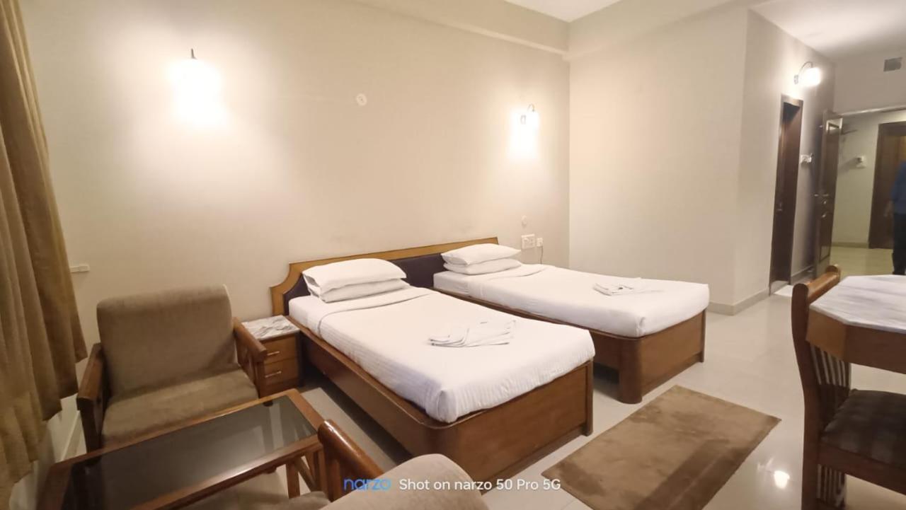 Hotel Earl Grey Jorhāt Kültér fotó