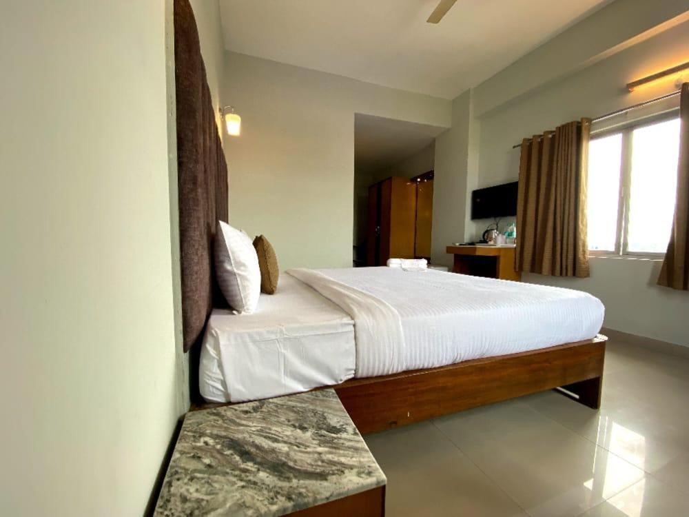 Hotel Earl Grey Jorhāt Kültér fotó