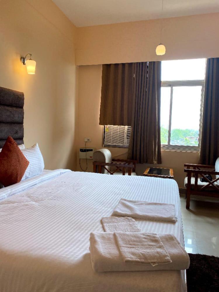 Hotel Earl Grey Jorhāt Kültér fotó