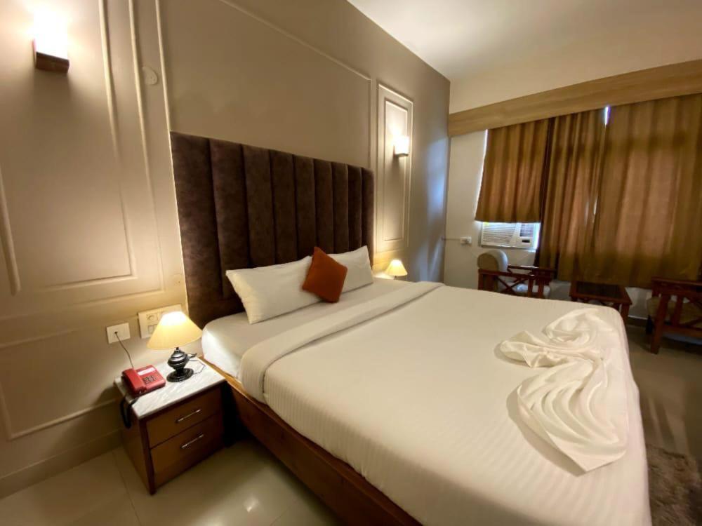 Hotel Earl Grey Jorhāt Kültér fotó