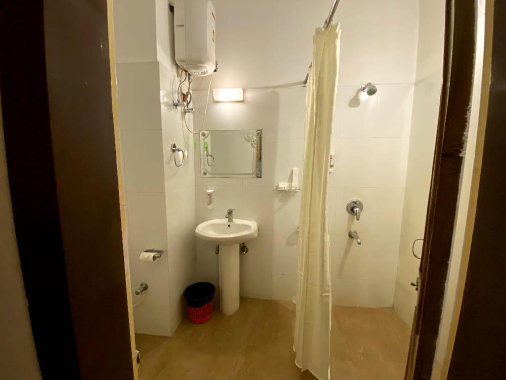 Hotel Earl Grey Jorhāt Kültér fotó