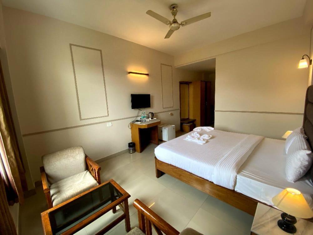 Hotel Earl Grey Jorhāt Kültér fotó